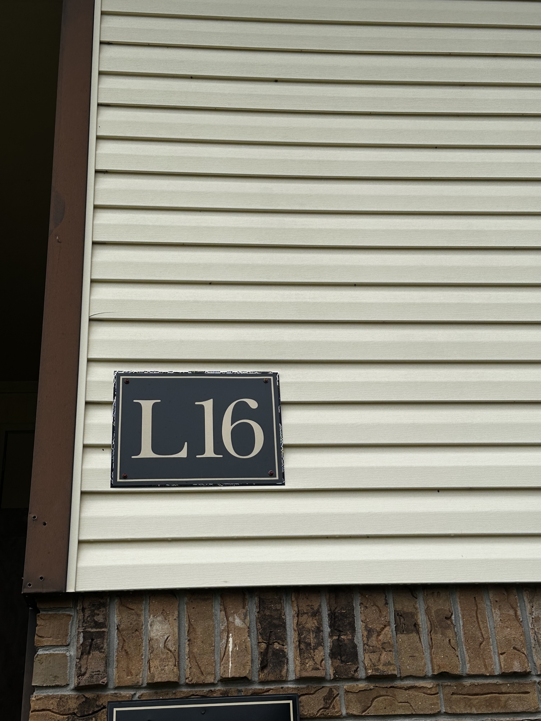 240 Clarence Ave, Bldg L - Apt 16