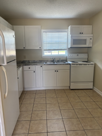 240 Clarence Ave, Bldg A - Apt 04