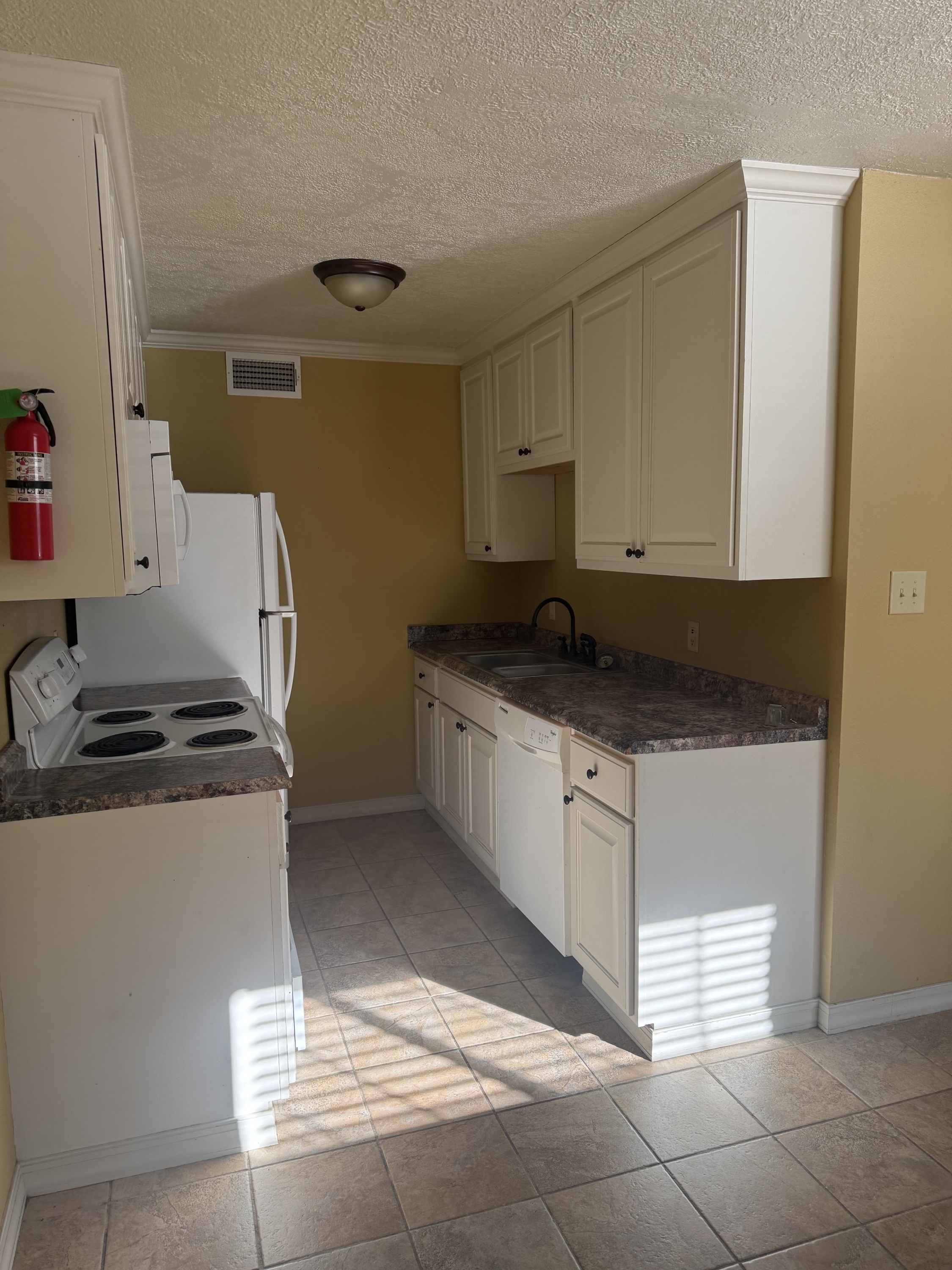 240 Clarence Ave, Bldg H - Apt 01